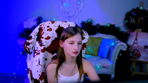 Ella online show from December 15, 1:11 pm