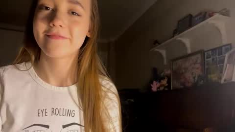 Ella online show from October 3, 6:49 pm