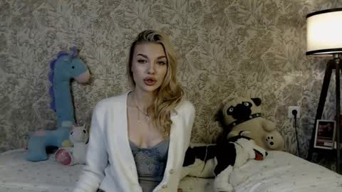 ellamilla online show from November 21, 10:57 am