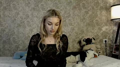 ellamilla online show from November 16, 10:28 am