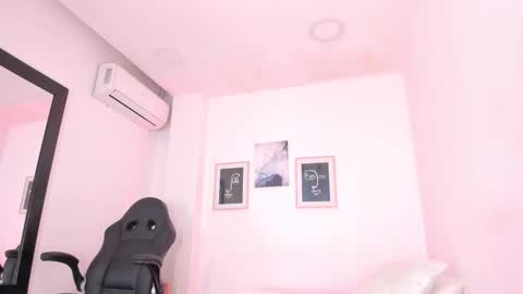 Ella online show from December 22, 12:45 pm