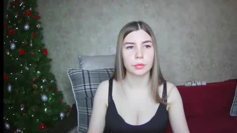Snapshot of ellanuar chatting on January 8, 2:25 am EllaNuar online show from January 8, 2:25 am
