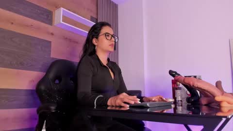  ella  online show from September 22, 11:36 am