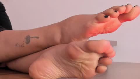  ella  online show from January 10, 6:02 pm