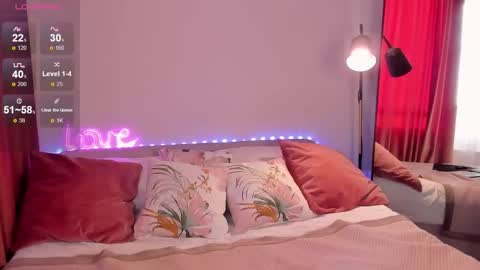 Ella online show from December 14, 9:59 am