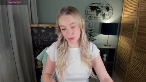 elldiana online show from December 15, 1:34 am