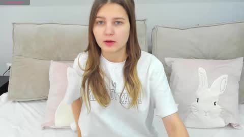 elle_ellise online show from October 6, 1:01 am