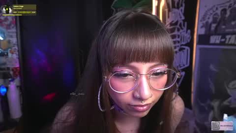 Snapshot of elle_uwu chatting on September 21, 8:24 pm follow me on instagram . online show from September 21, 8:24 pm
