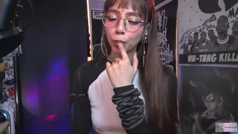 Snapshot of elle_uwu chatting on February 12, 5:37 am follow me on instagram . online show from February 12, 5:37 am