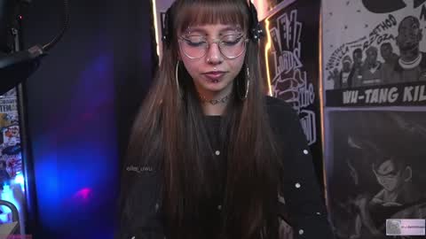 Snapshot of elle_uwu chatting on February 5, 6:35 am follow me on instagram . online show from February 5, 6:35 am