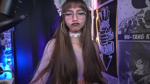 Snapshot of elle_uwu chatting on February 22, 1:11 am follow me on instagram . online show from February 22, 1:11 am