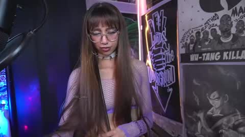 Snapshot of elle_uwu chatting on February 22, 4:18 am follow me on instagram . online show from February 22, 4:18 am