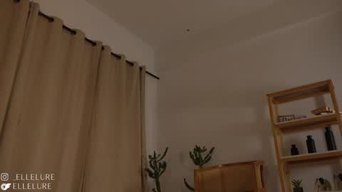 Linda Restrepo online show from February 5, 11:39 pm