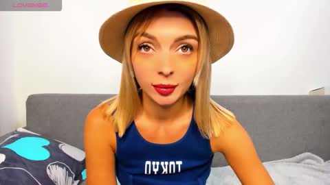 ellen_flow online show from September 30, 9:14 pm