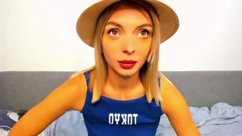 ellen_flow online show from October 3, 9:45 pm