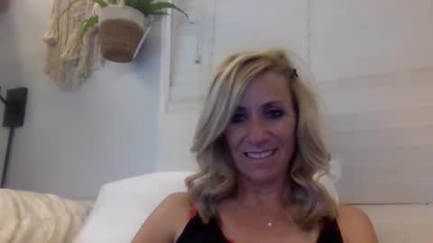 ElleNV online show from September 18, 11:47 am