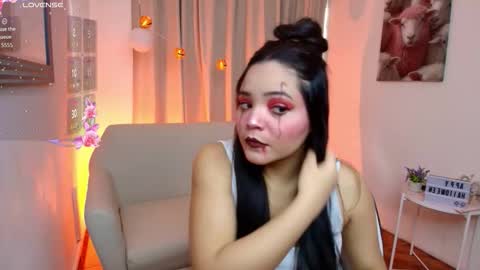 elli_snow online show from October 23, 1:01 pm