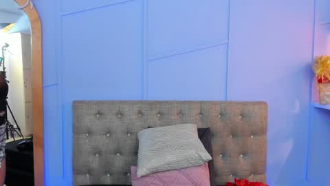 Ellie Taylor online show from December 28, 11:59 pm