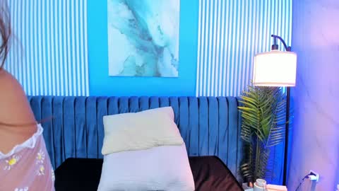 Ellie Taylor online show from December 17, 6:24 am