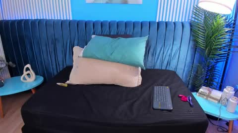 Ellie Taylor online show from February 13, 9:20 am