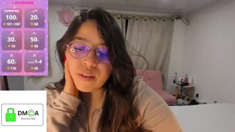 Snapshot of ellie_jones1 chatting on February 14, 2:28 am Ellie online show from February 14, 2:28 am