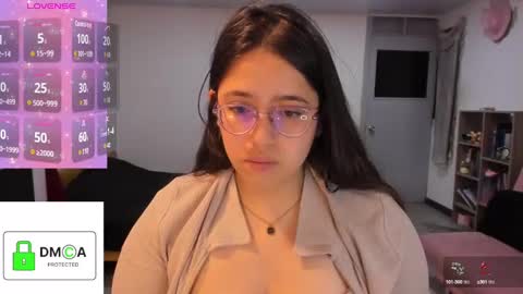 Snapshot of ellie_jones1 chatting on February 28, 12:43 am Ellie online show from February 28, 12:43 am