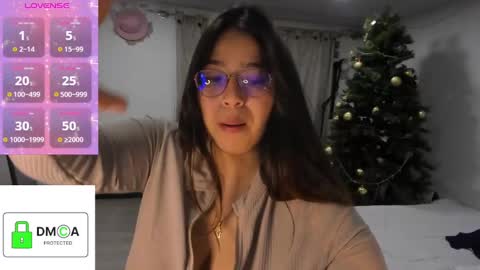 Snapshot of ellie_jones1 chatting on January 3, 1:38 am Ellie online show from January 3, 1:38 am