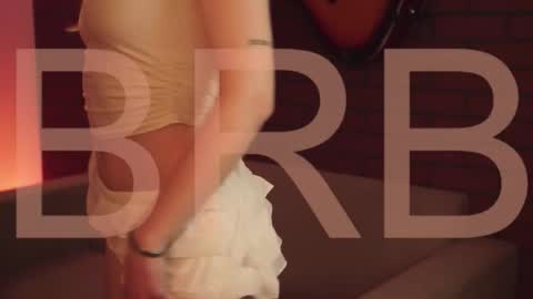 elliecutes online show from January 9, 8:20 am