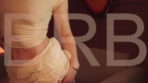 elliecutes online show from April 17, 8:17 am