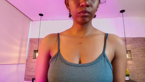 elliee_alves online show from June 1, 5:58 pm
