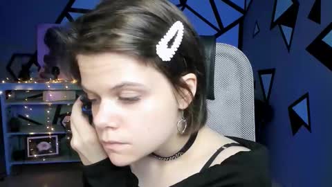 elliemurler online show from October 3, 9:39 am