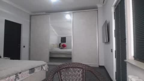 elliesoft online show from December 22, 7:04 am