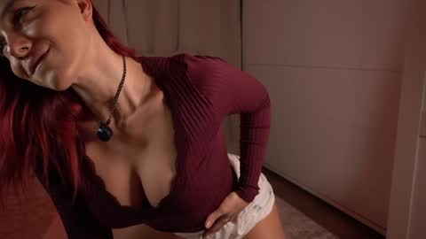 Caroline-ellin online show from December 2, 7:56 pm