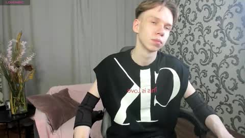 elliot_mars_ online show from September 30, 5:34 pm