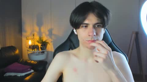 ellis_rin online show from October 9, 7:52 pm