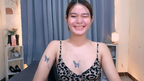 Ellise online show from June 25, 6:02 pm