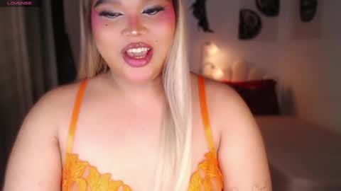 Ellise online show from August 7, 9:02 pm