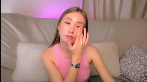  Elly  online show from June 9, 4:01 am