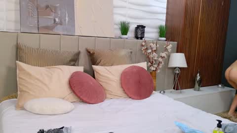 Snapshot of ellyross_ chatting on March 3, 11:33 am EllyRoss online show from March 3, 11:33 am