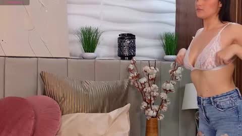 Snapshot of ellyross_ chatting on February 16, 11:27 am EllyRoss online show from February 16, 11:27 am