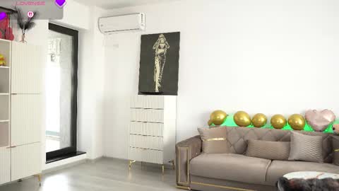 Elly online show from January 12, 1:18 pm