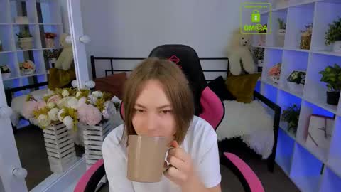 elma_lily online show from October 17, 5:44 am