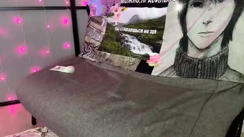 Pink online show from May 11, 2:35 pm