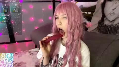 Pink online show from May 11, 4:04 pm