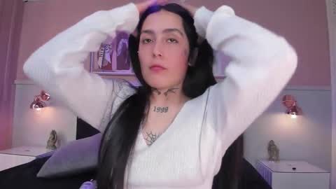 Elodie  online show from December 21, 12:44 pm