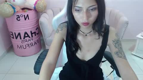 Elody  online show from February 4, 3:33 am