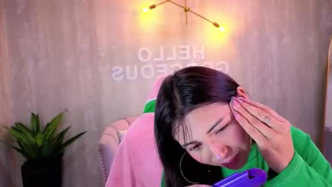 Elody  online show from December 4, 3:28 am