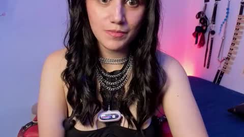 elowen_halley1 online show from February 26, 8:45 pm