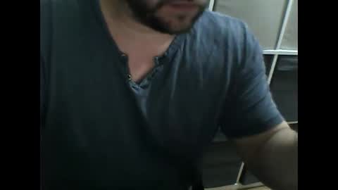 elpeladilla online show from January 8, 1:00 am