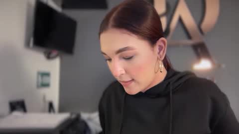  ELSA  online show from September 29, 8:08 pm